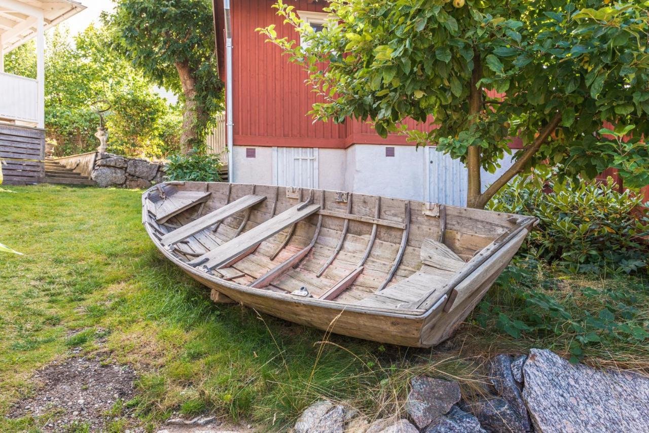 Small Red House In Central Vaxholm Dış mekan fotoğraf
